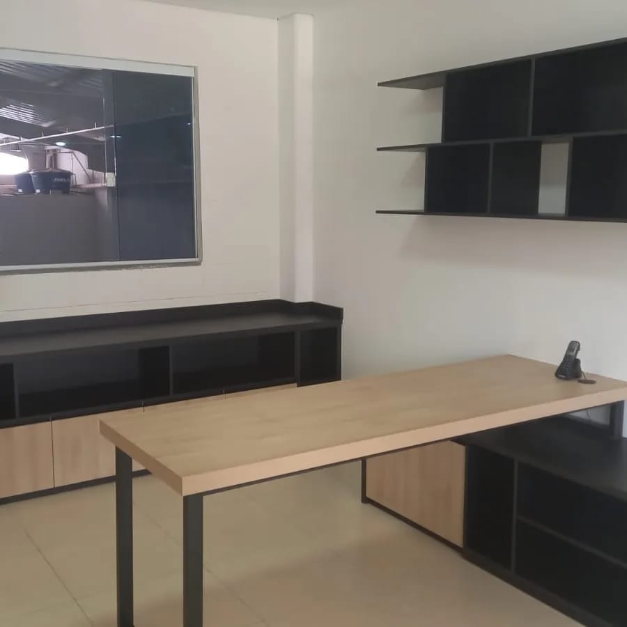 Escritório com Mesa